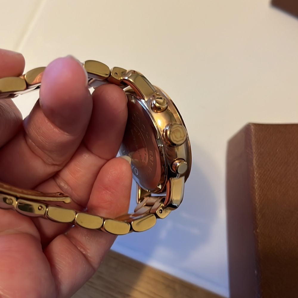 Coach ladies watch gold tone all stainless steel water resistant - Picture 9 of 12